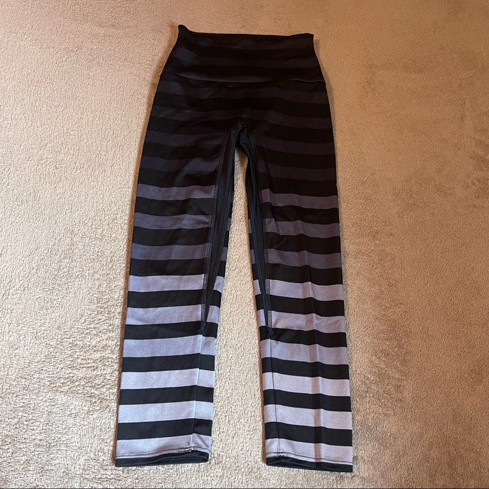 K-Deer Jodi Stripe Capri Leggings